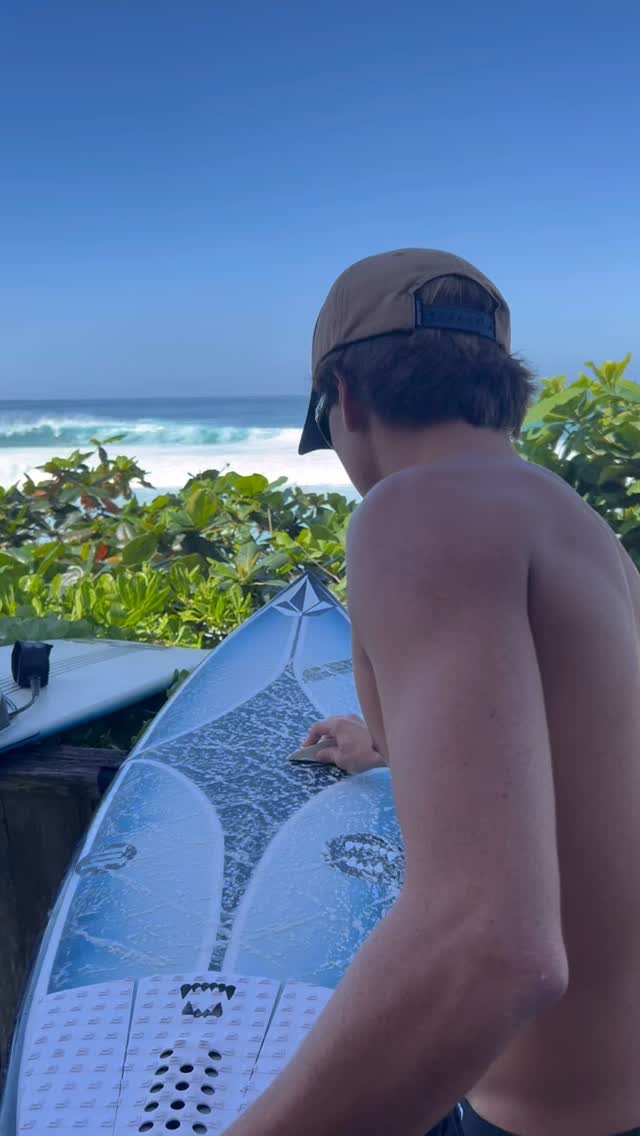 @m_pang LOCAL BOY!!! Showing us how he has fun!  This winter, choose calm over chaos.

❄️ It’s winter on the North Shore 
yet the days are sunny, warm, and filled with ocean light ☀️🌊

Wake up slowly.
Sip your coffee on the lanai. ☕️
Walk barefoot to the beach.
Let the waves set the pace.

At North Shore Lodge Hawaii, life feels simple again.
No alarms. No rush. No stress.
Just nature, fresh air, and the true Aloha spirit. 🌴🌺

🏄‍♂️ World-class surf nearby
🌅 Golden sunsets
🌿 Lush gardens, outdoor showers & cozy rooms

This is your moment to slow down…
to relax, recharge, and reconnect — with nature and yourself. 🤍

🌴 Book your winter escape
🌐 www.kalanihawaii.com
🟢 WhatsApp: +1 (808) 781-6415
📩 info@kalanihawaii.com

#NorthShoreHawaii #HawaiiVacation #HotelAccommodationOahuNorthShore #OahuTravel #HawaiiLife