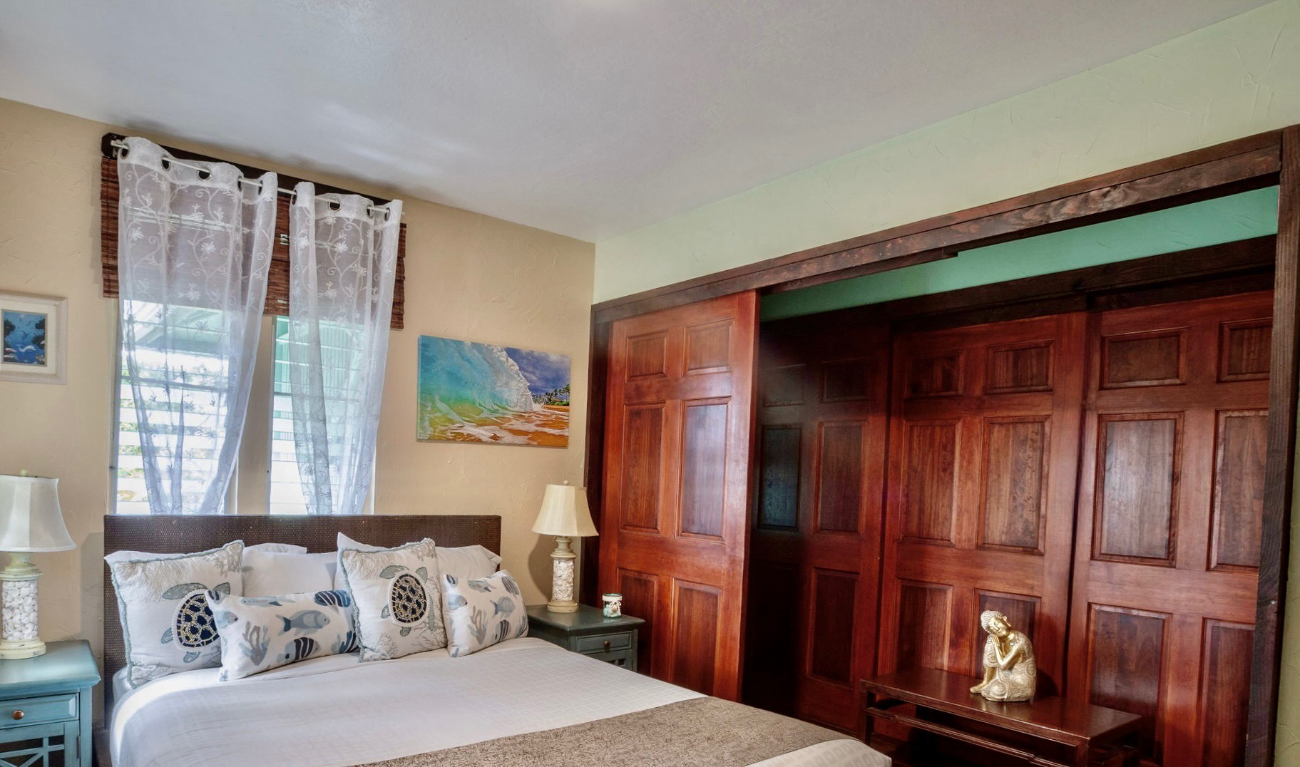 Interior of the Heliconia Room at Kalani Hawaii