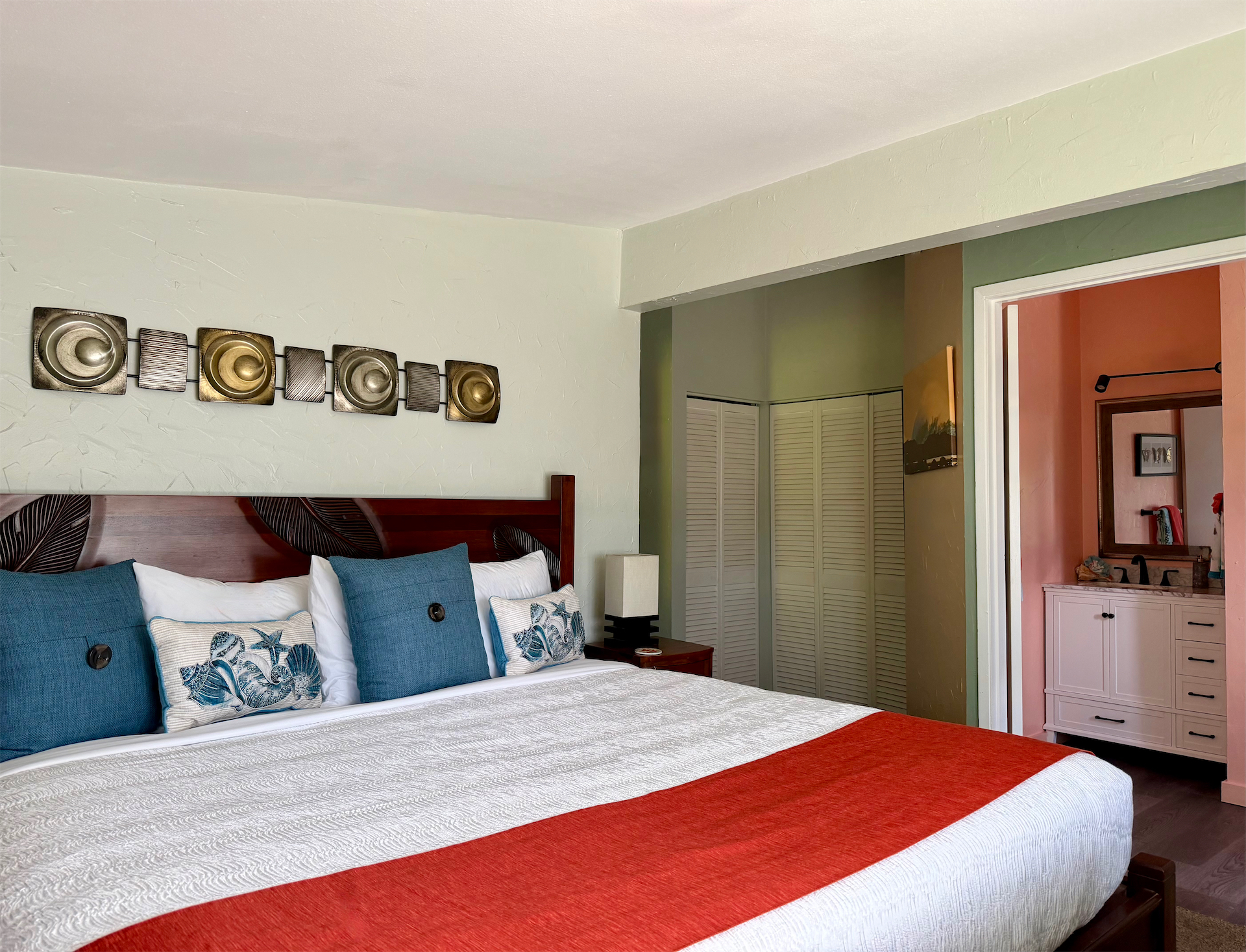 Interior of the Orchid Family Oasis Suite Room at Kalani Hawaii
