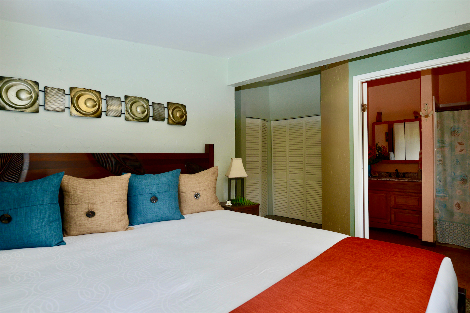 Interior of the Pink Ginger Room at Kalani Hawaii